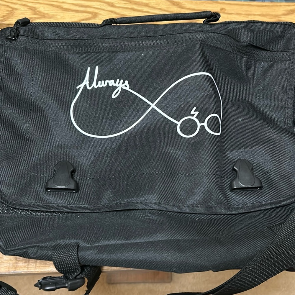 Black Signature Messenger Bag-Harry Potter New w/o tags